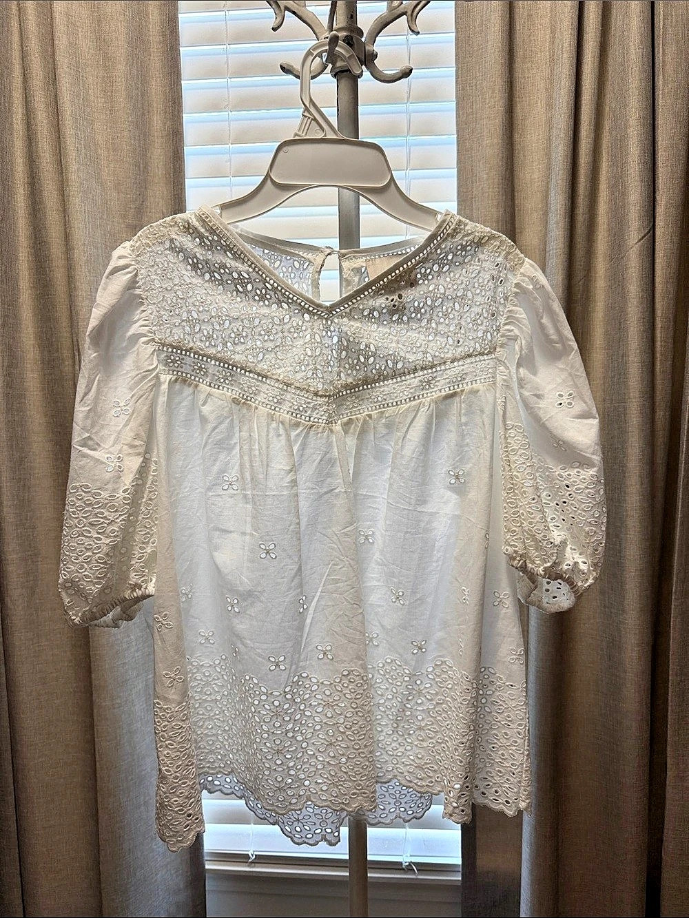 INDUSTRY Eyelet Embroidered Blouse in White Size Medium